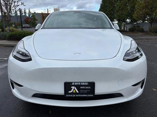 2023 Tesla Model Y Long Range Sport Utility 4D