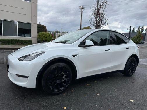 2023 Tesla Model Y Long Range Sport Utility 4D