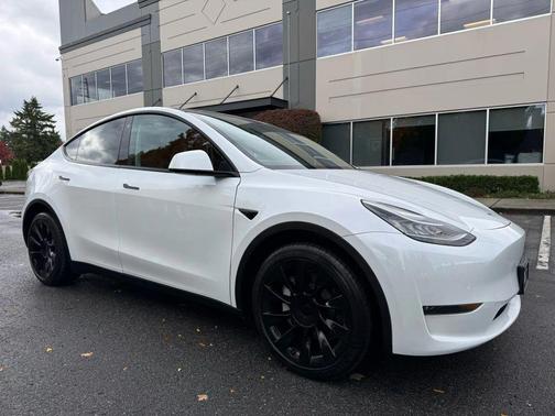 2023 Tesla Model Y Long Range Sport Utility 4D