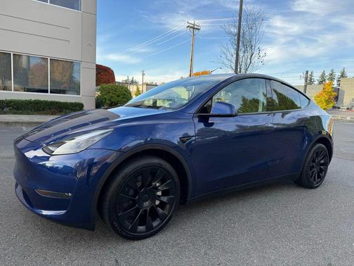 2023 Tesla Model Y Long Range Sport Utility 4D