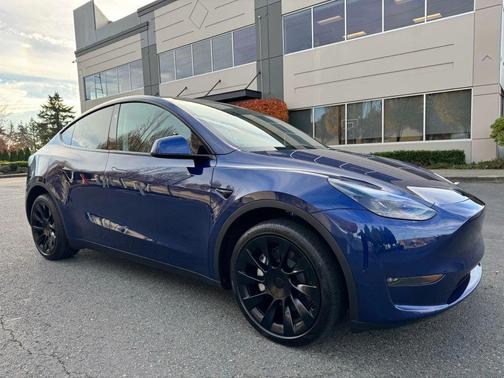 2023 Tesla Model Y Long Range Sport Utility 4D