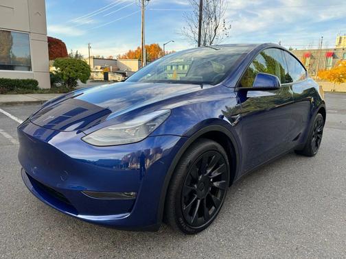 2023 Tesla Model Y Long Range Sport Utility 4D