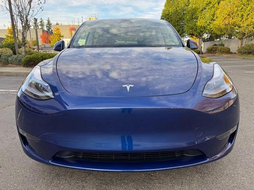 2023 Tesla Model Y Long Range Sport Utility 4D