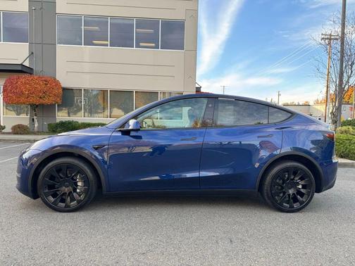 2023 Tesla Model Y Long Range Sport Utility 4D