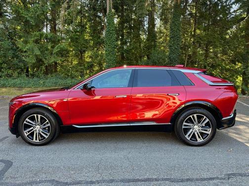 2024 Cadillac LYRIQ Sport