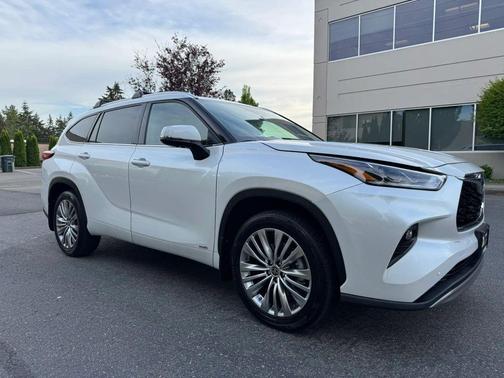 Wind Chill Pearl 2023 Toyota Highlander Hybrid Platinum