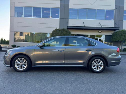 Platinum Gray Metallic 2017 Volkswagen Passat 1.8T S