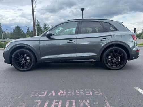Daytona Gray Pearl Effect 2023 Audi Q5 55 S line Prestige