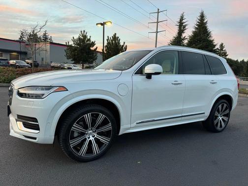 2022 Volvo XC90 Recharge Plug-In Hybrid T8 Inscription 7 Passenger