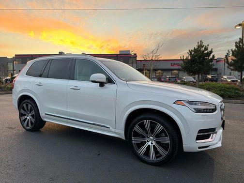 2022 Volvo XC90 Recharge Plug-In Hybrid T8 Inscription 7 Passenger