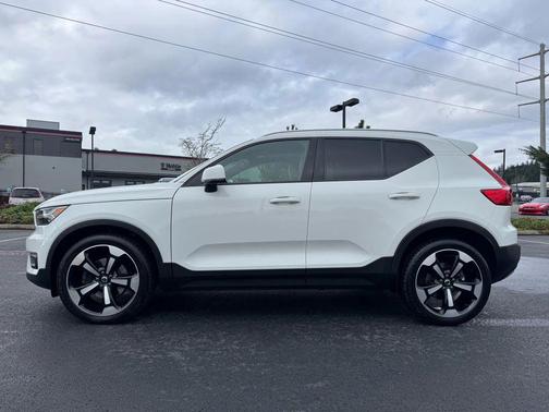 2020 Volvo XC40 T5 Momentum
