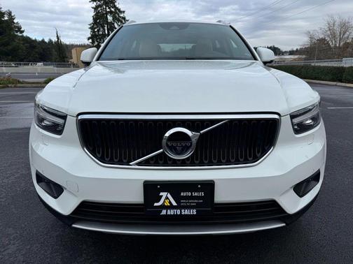 2020 Volvo XC40 T5 Momentum