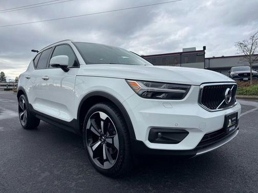 2020 Volvo XC40 T5 Momentum