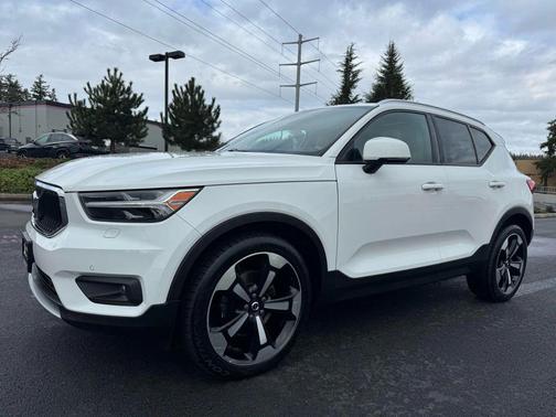 2020 Volvo XC40 T5 Momentum