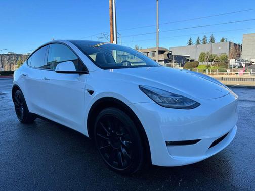 2022 Tesla Model Y Long Range Dual Motor All-Wheel Drive