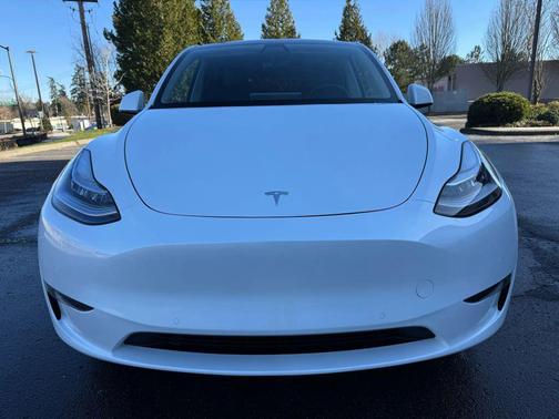2022 Tesla Model Y Long Range Dual Motor All-Wheel Drive