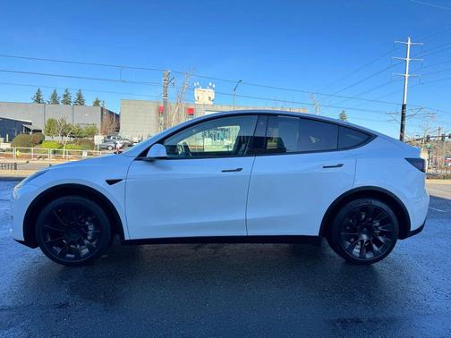 2022 Tesla Model Y Long Range Dual Motor All-Wheel Drive