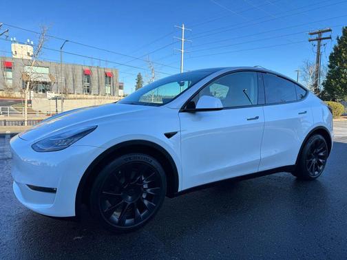 2022 Tesla Model Y Long Range Dual Motor All-Wheel Drive