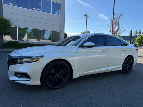 Platinum White Pearl 2018 Honda Accord Sport