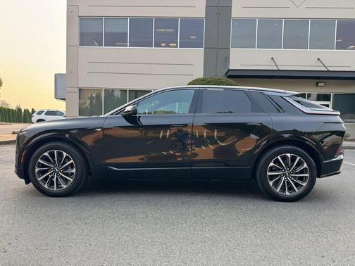 Stellar Black Metallic 2024 Cadillac LYRIQ V