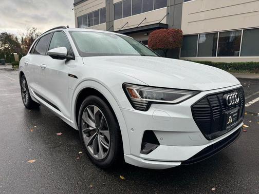 2021 Audi e-tron Premium Plus