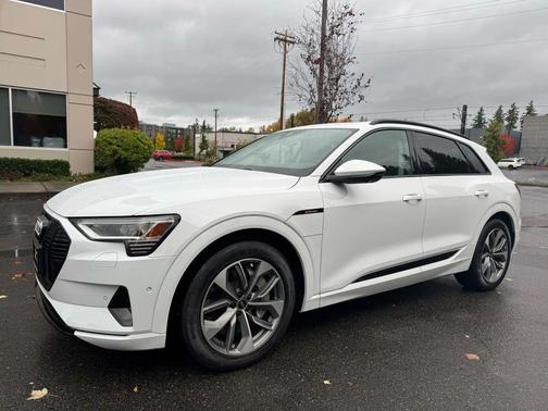 2021 Audi e-tron Premium Plus