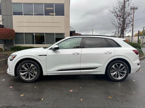 2021 Audi e-tron Premium Plus