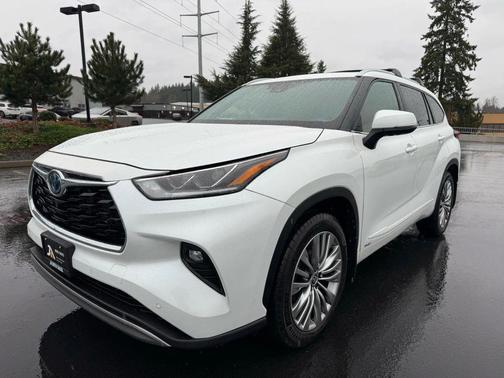 2022 Toyota Highlander Hybrid Platinum