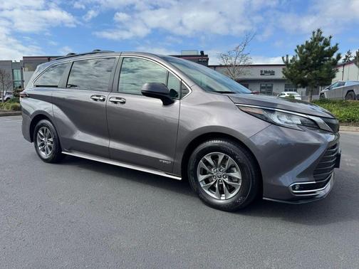 2021 Toyota Sienna XLE 7 Passenger