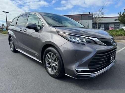 2021 Toyota Sienna XLE 7 Passenger