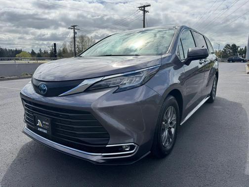 2021 Toyota Sienna XLE 7 Passenger