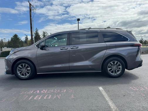 2021 Toyota Sienna XLE 7 Passenger