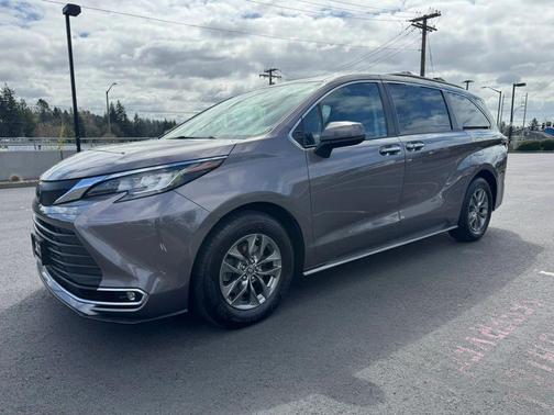 2021 Toyota Sienna XLE 7 Passenger