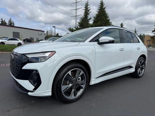 Glacier White Metallic 2024 Audi Q4 e-tron Premium 55 quattro