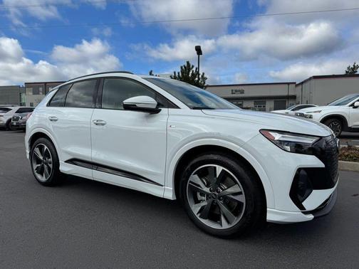 Glacier White Metallic 2024 Audi Q4 e-tron Premium 55 quattro