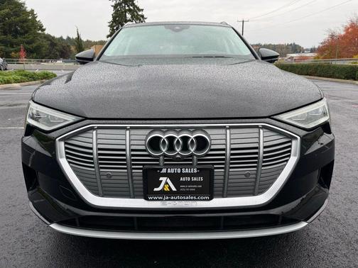 2019 Audi e-tron Premium Plus