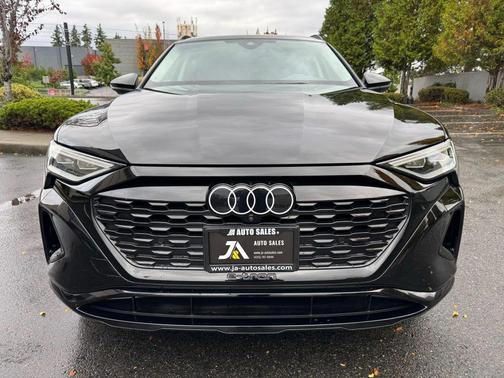 2024 Audi Q8 e-tron Premium Plus