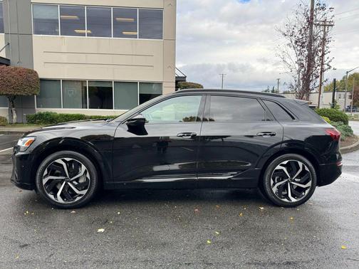 2024 Audi Q8 e-tron Premium Plus