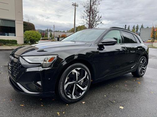 2024 Audi Q8 e-tron Premium Plus