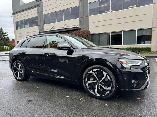 2024 Audi Q8 e-tron Premium Plus