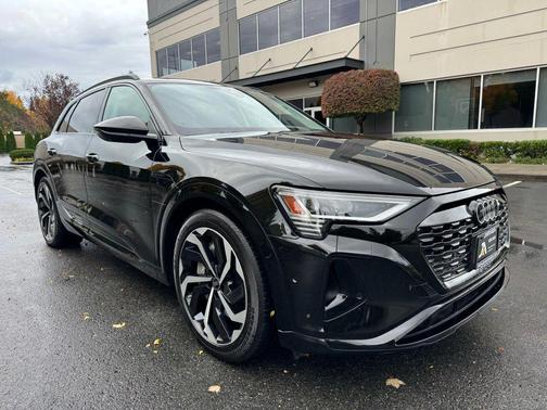 2024 Audi Q8 e-tron Premium Plus