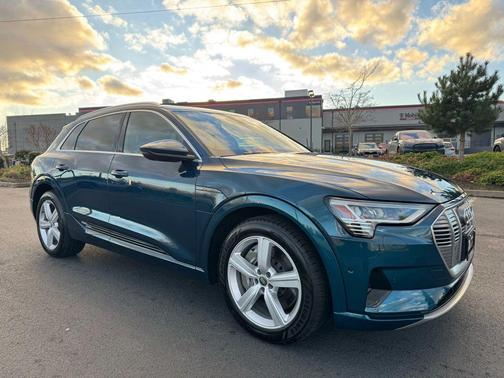 2019 Audi e-tron Premium Plus