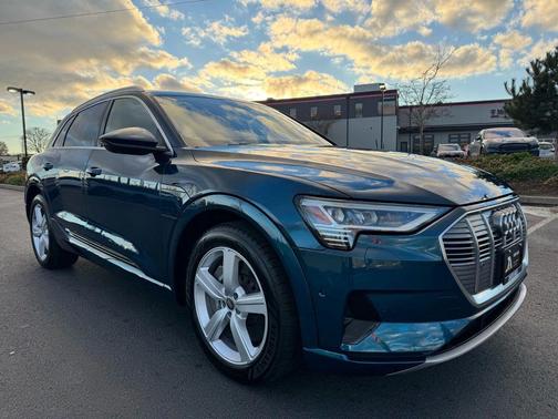2019 Audi e-tron Premium Plus
