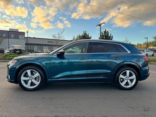 2019 Audi e-tron Premium Plus