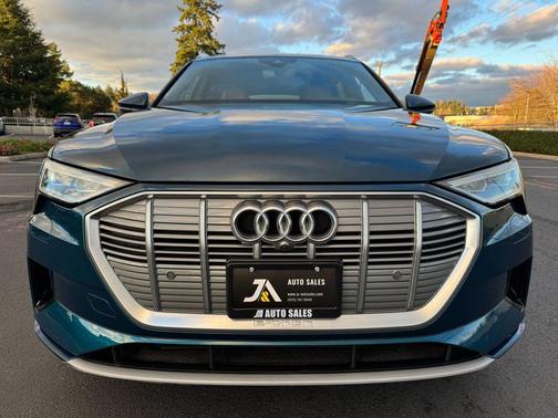 2019 Audi e-tron Premium Plus