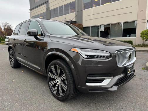 2023 Volvo XC90 Recharge Plug-In Hybrid T8 Plus Bright Theme 7-Seater