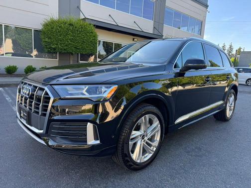 Mythos Black Metallic 2023 Audi Q7 45 Premium