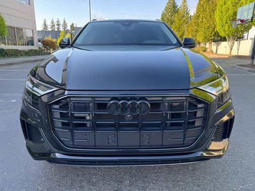 2022 Audi Q8 55 Premium Plus