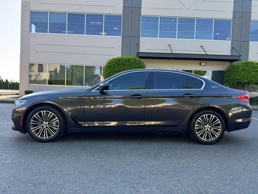 Dark Graphite Metallic 2019 BMW 530e xDrive iPerformance