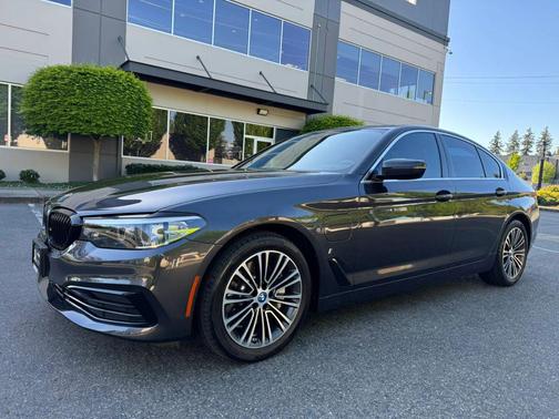 Dark Graphite Metallic 2019 BMW 530e xDrive iPerformance